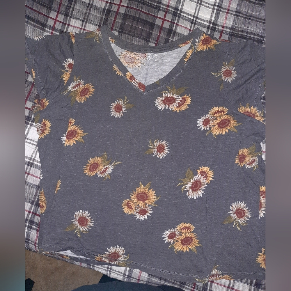 maurices size 2 sunflower tee